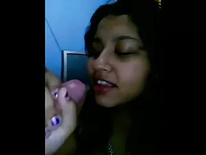 Belle femme allongée ...