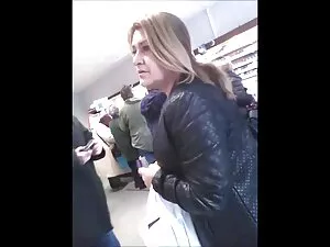 Une ado coquine puni ...